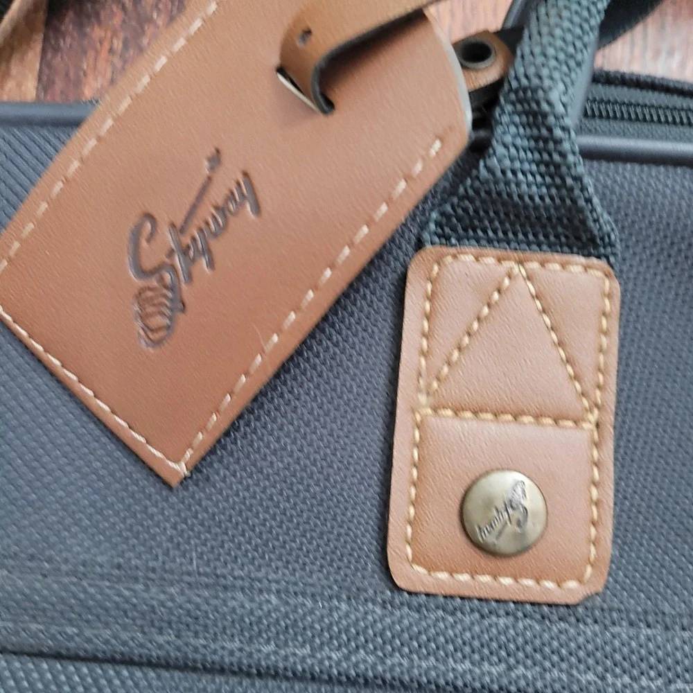 Skyway Nylon‎ Travel Garment Bag Weekender Shoulder Strap Carry On